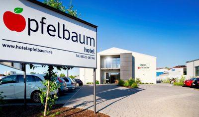 Hotel Apfelbaum, Einfahrt