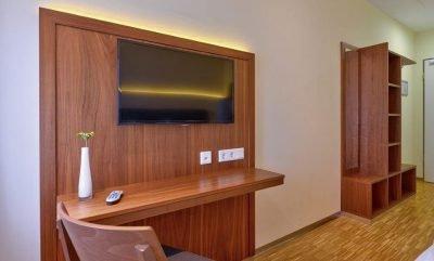 Hotel Apfelbaum, Hotelzimmer, Flachbrettfernseher